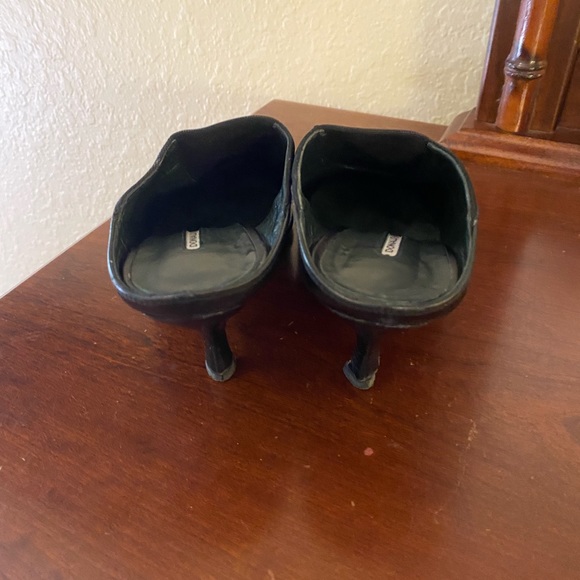 Donald Pliner Pointed Toe Mules - Picture 4 of 8